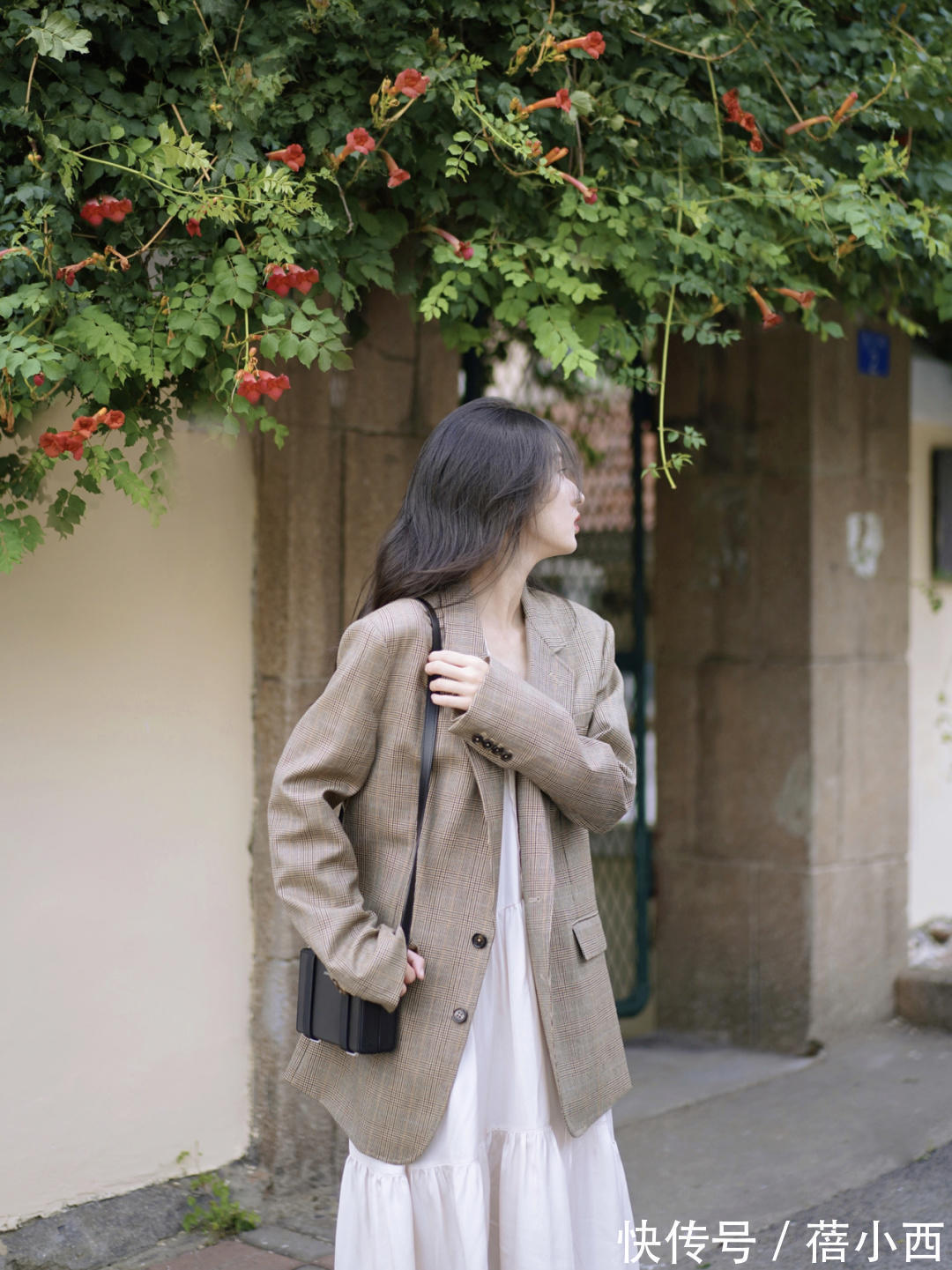 西装|奔三奔四的女人,秋天多穿西装外套,搭配连衣裙、半身裙都很高级