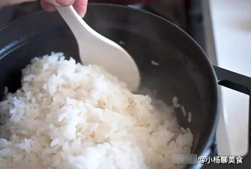 孩子|米饭可不能直接加水下锅煮,额外加上这2步,米饭更香,孩子爱吃