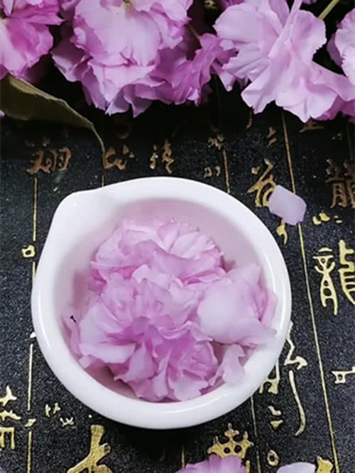 自制|手艺人自制“樱花口红”,开局闹着玩呢结局这才是纯天然
