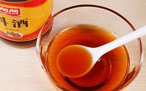 酒店|清蒸鱼看似简单，窍门却多，记住“1不放多2步”，比酒店做的还鲜