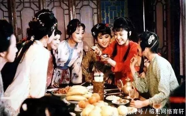 红楼梦里“占花名”的游戏, 众人花签上的话都有什么特殊含义