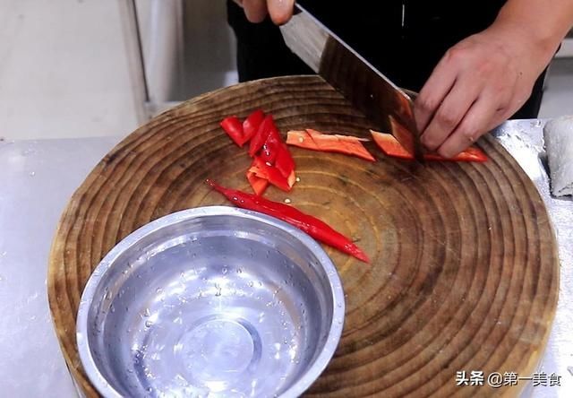 香菇肉片|饭店的香菇肉片为啥好吃，原来腌制是关键，厨师长教你正确做法