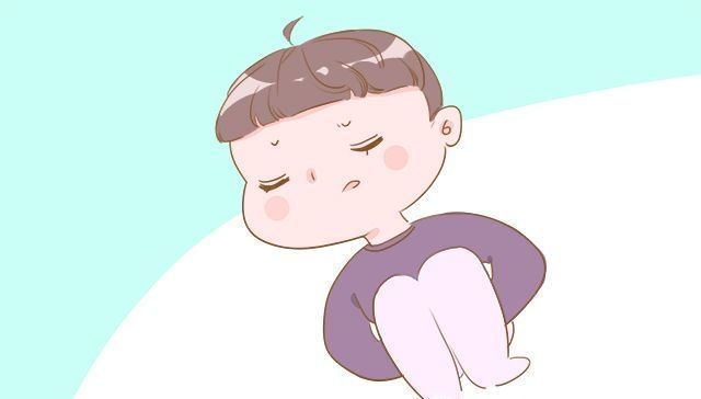 总捡亲戚家旧衣服穿的孩子,长大后变成啥样了家长们别不在意