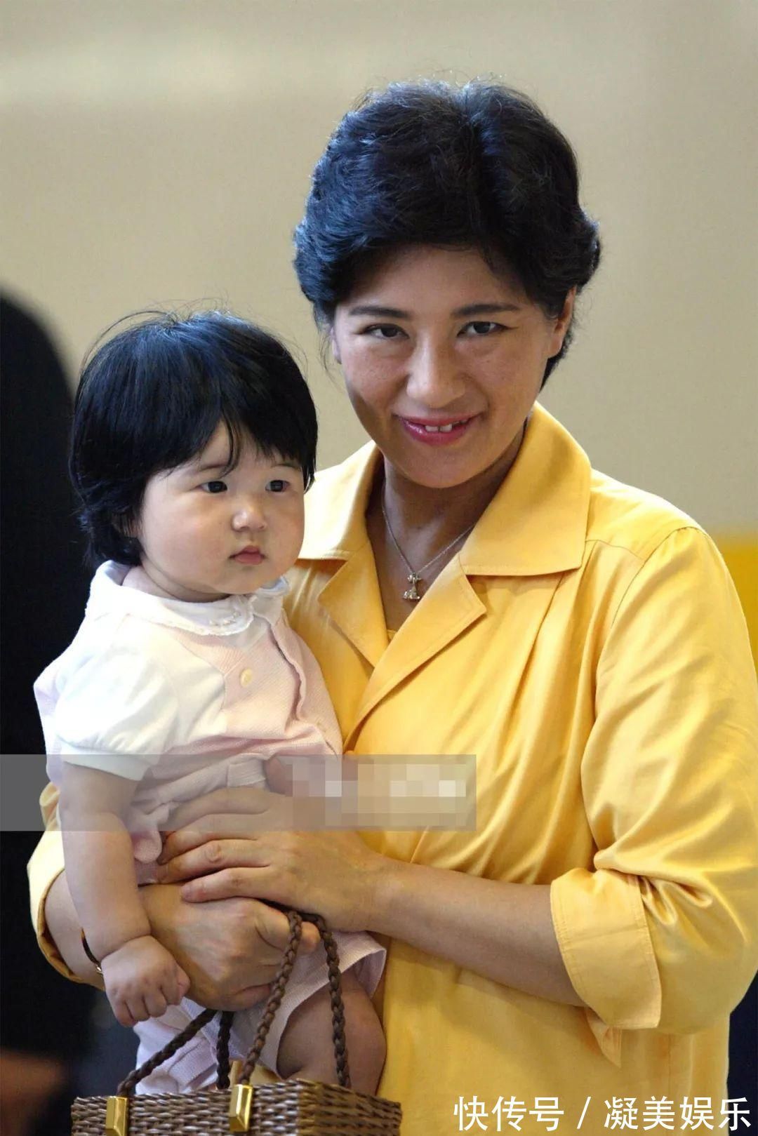 纪子妃|日本雅子皇后穿上古装,第一次出色完成祭祀,纪子妃只能殿外等候