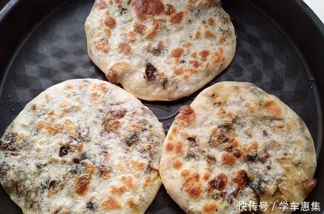 自从学会做这饼,我家一周吃3回,又香又脆,放凉了也不硬!