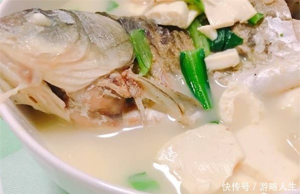 大厨这样炖“鲫鱼汤”,又香又白没腥味,原来炖前多做了“2步”!