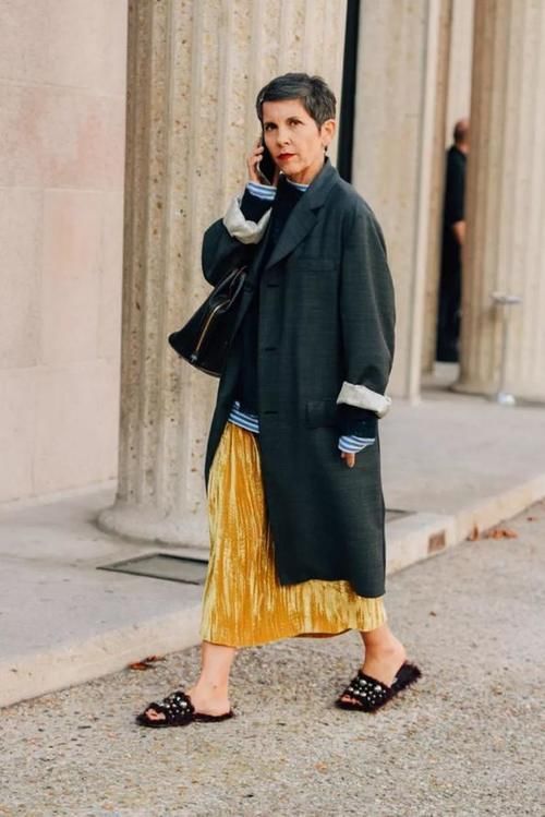 不管是大衣还是羽绒服，尽量别穿这3个“颜色”，不耐看也不耐穿