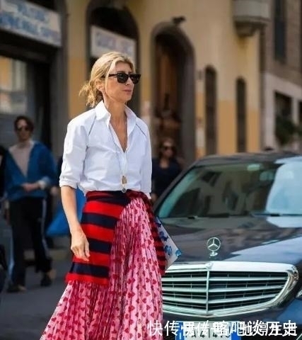 旗袍|女人年纪越大穿衣越要“花”,瞧明星潮人精致搭配,好气质可真美