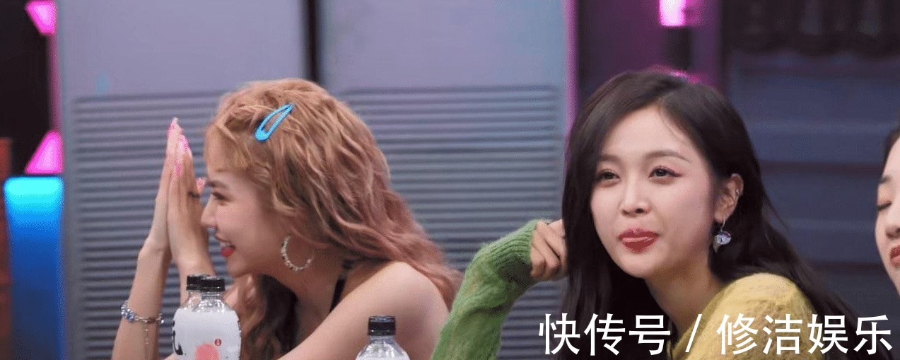 單依純早就忘了李健的忠告,而不斷上綜藝節(jié)目,現(xiàn)在終于嘗到苦頭