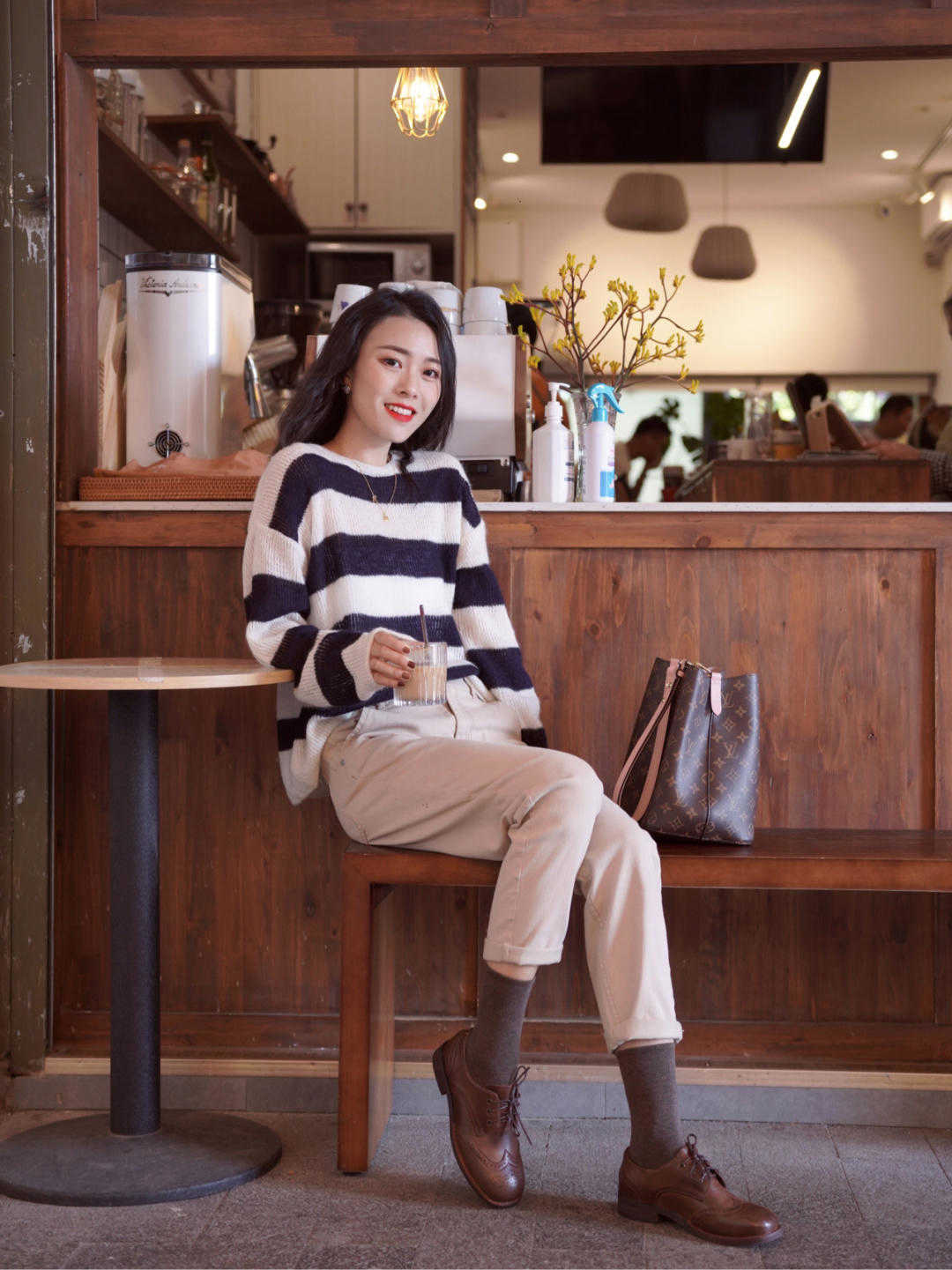 冬天 冬天别再穿马丁靴了!试试这几款小皮鞋,气质、格调瞬间就起来了