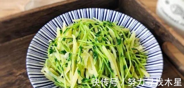 豌豆尖|这菜很多人爱吃,价格比鸡肉贵,和土豆一炒,口感爽爆!