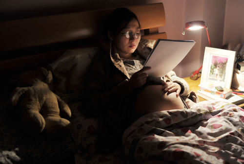 孕妈们|孕晚期有种折腾叫“翻来覆去难入眠”,尝试这样调整,或能缓解