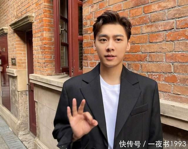 王凯 快本被批“谁红谁上”,导演回应争议,李易峰、王凯都曾做背景板