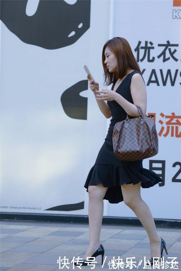 优雅|驾驭黑色深V领修身裙,美的清爽又显成熟气质,优雅美丽挡不住