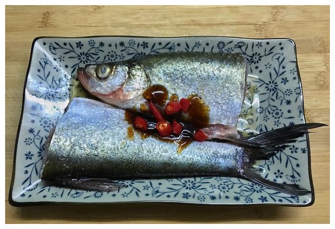 太湖三白之一的白鱼,这么做最美味,10分钟就上桌