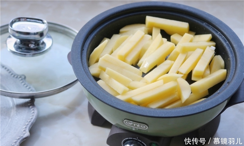 薯条|比薯条好吃的土豆做法,简单快手,5分钟出锅,太香了