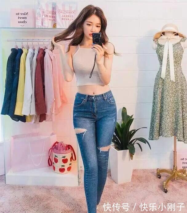 牛仔裤 紧身牛仔裤的十分百搭,可以搭配出各种风格!