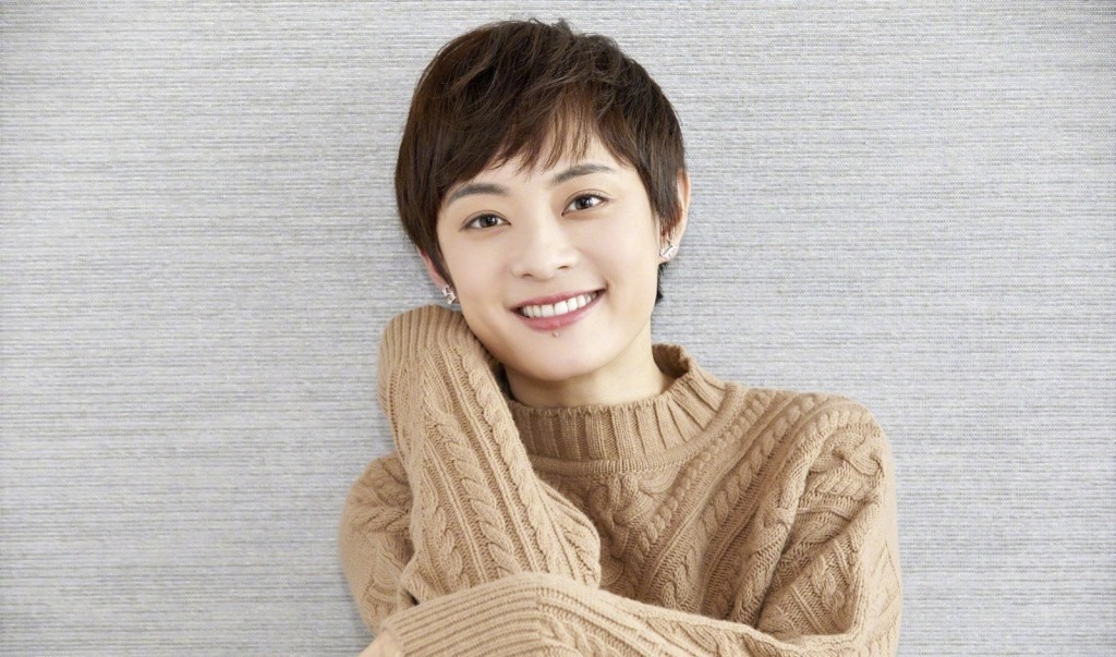 发际线 圆脸女士留什么发型显瘦?只要符合这三个条件,显脸小还很时尚