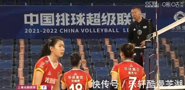 上海女排|王音迪被判连击失误送分,许晓婷提出质疑,主裁被我逮个正着