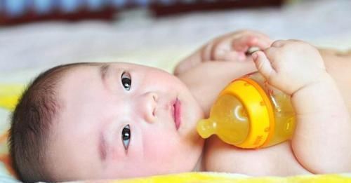 奶粉|喝奶粉和吃母乳差别有多大？这对龙凤胎兄妹分开吃3个月，真相了