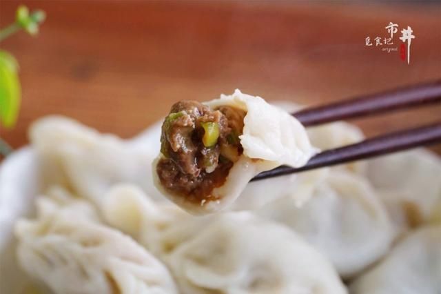 牛肉馅饺子怎么调馅？忌放1样调料，多加1样料水，不腻不膻，贼香
