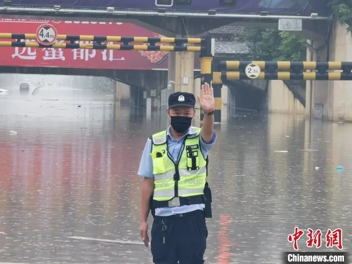 湖北多地遭遇特大暴雨