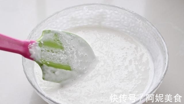 香甜|无需揉面的米发糕，搅一搅、蒸一蒸，香甜Q弹有嚼劲，比馒头简单