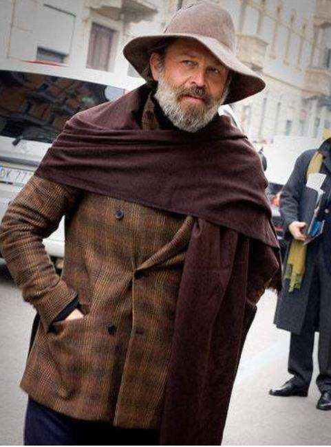 霍克森$大英博物馆的橱窗中,放着一把普通锤子,为何游客都喜欢看它一眼