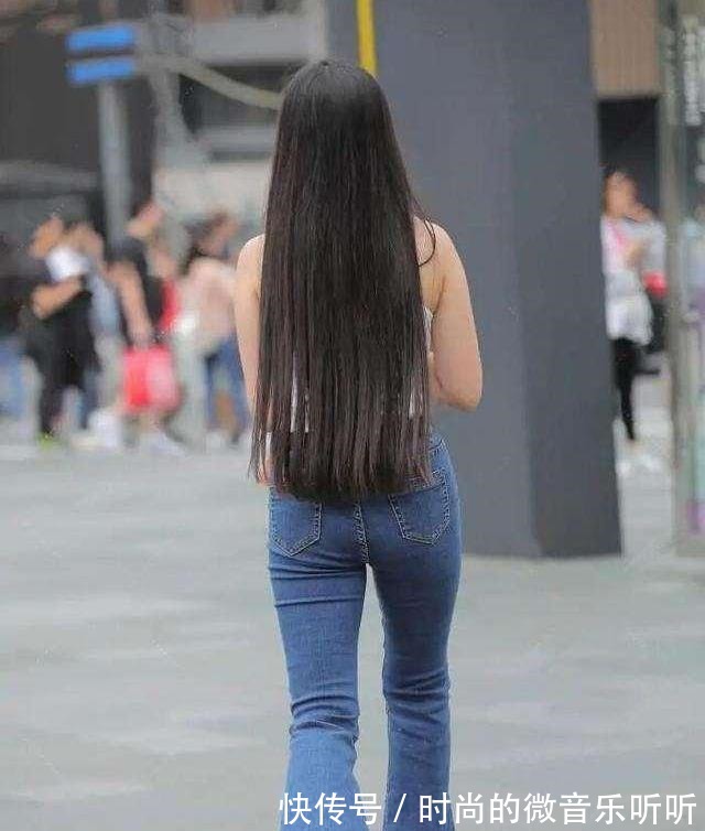 牛仔裤 牛仔裤穿着简单大气,减龄效果很好。它们舒适而略显精致!