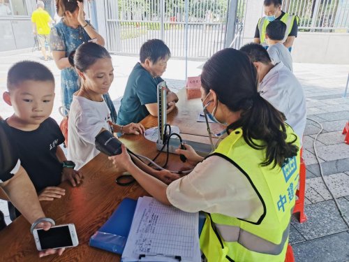 中建二局华南公司|中建二局华南公司：红衣讲堂进社区，“问诊把脉”开“良方”