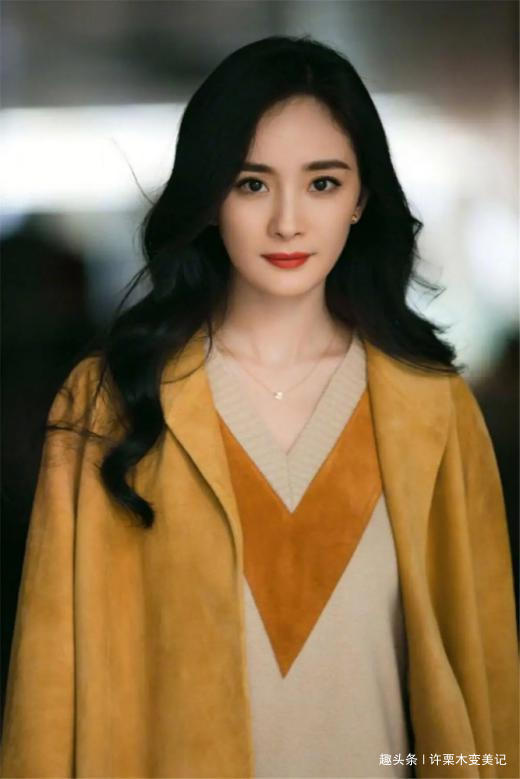 额头 不管你是奔几的女性,这4种显老发型千万别留,不仅像大妈还伤发