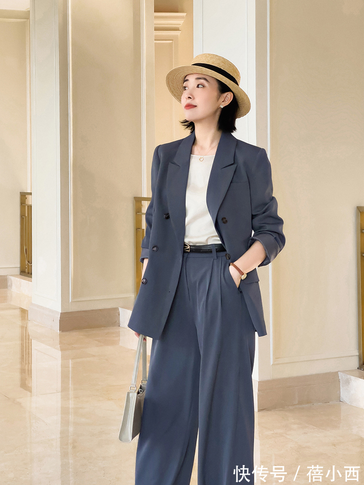 西装|奔三奔四的女人,秋天多穿西装外套,搭配连衣裙、半身裙都很高级