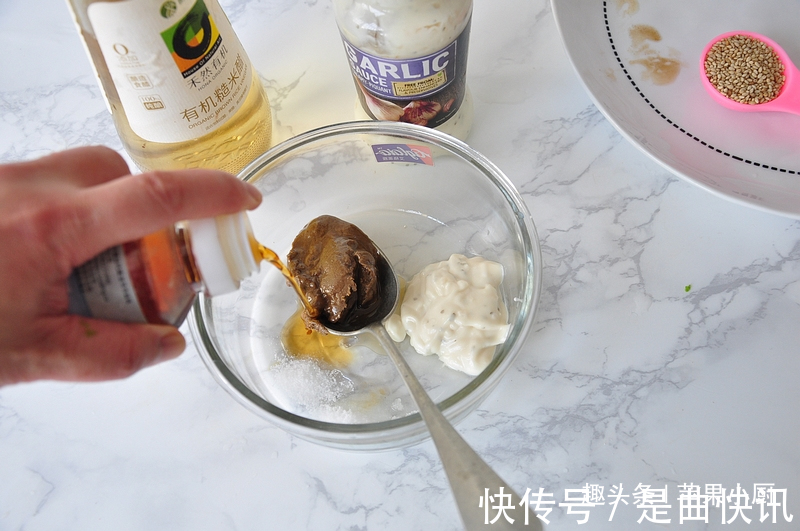 卷心菜|半个卷心菜,一勺芝麻酱,拌一拌当晚餐,我已连吃一周还是很喜欢