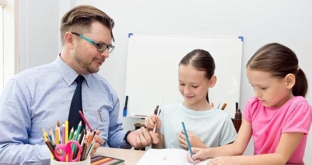 做作业|孩子放学后先“写作业”还是“先玩”?顺序是有讲究的,差别很大