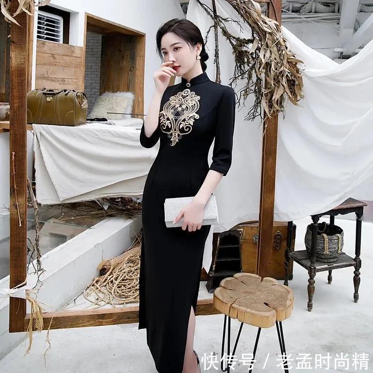 中国女性|复古风的黑色旗袍,显瘦百搭能够显出女性的气质,一般人驾驭不了