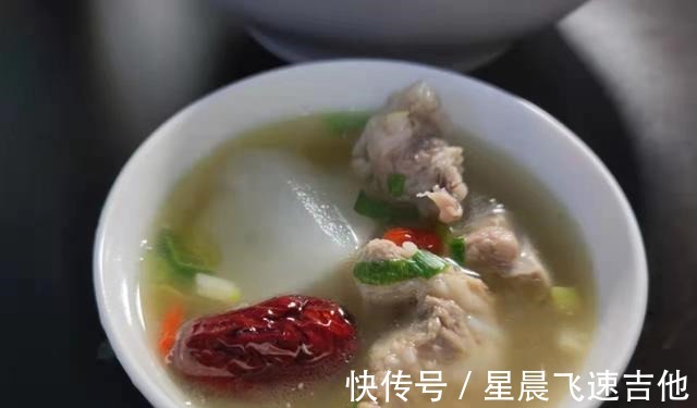 冬天碰到这食材，我从不手软，买来炖汤喝，营养又滋补，别不懂吃！