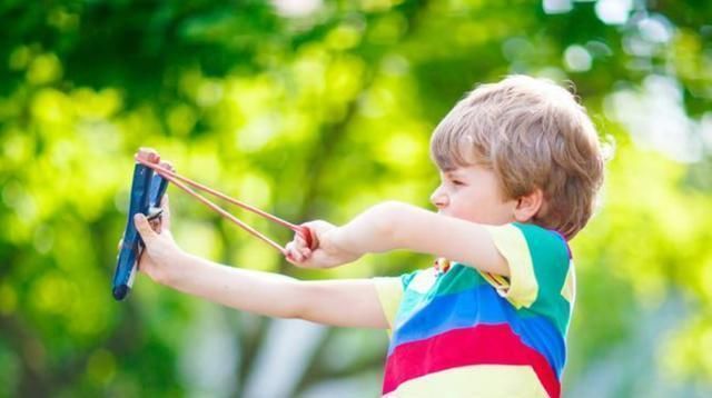 孩子|对孩子安全存在危害的5种玩具，不要再坑娃，很多家长还不知道