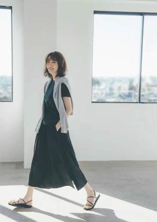 太好了，春夏最美的“基本款穿搭”赏析在此，日本优衣库真给力