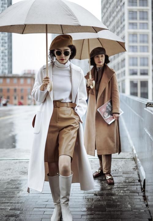 冬天想穿得时髦不费力，不如试试“打底衫＋外套”，每一套都好看