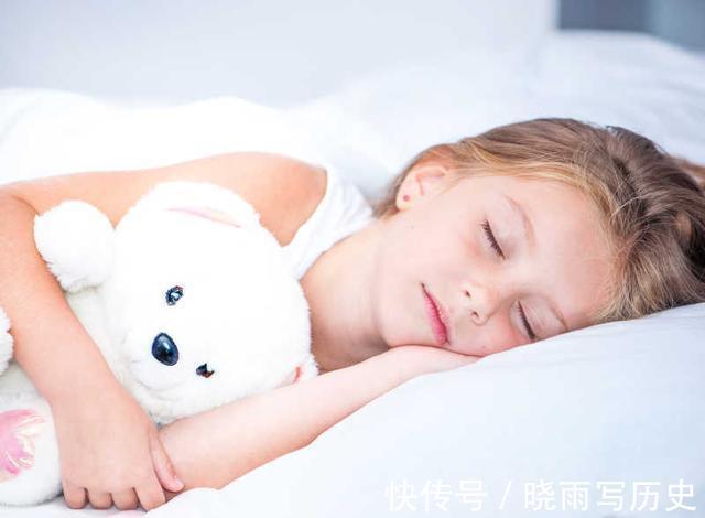 新生儿|宝宝的睡姿,会影响新生儿颜值跟头骨形状,宝妈要注意