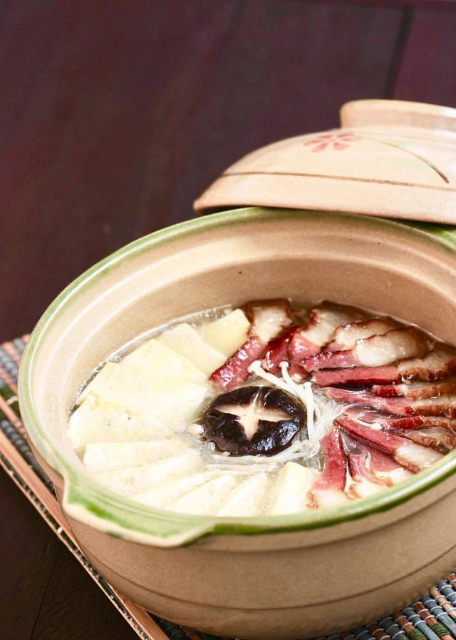 天越冷越爱吃的一锅腊肉煲，做法简单又好吃，鲜香汁美还特别下饭