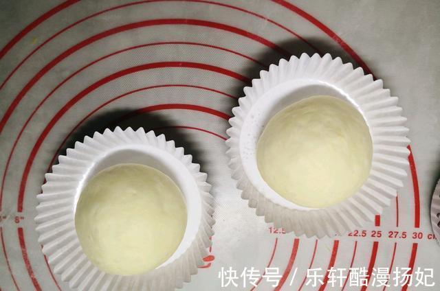 玉米粒|在家做香浓可口的肉松奶酪面包,制作简单,口感丰富