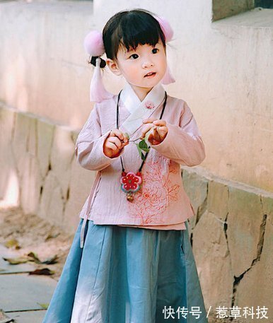 衣服|多年幼儿园老师提醒这几类衣服再漂亮,也别给孩子穿,娃很遭罪