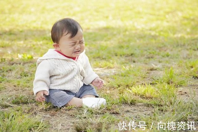 小宝宝|“婴儿一哭,宝妈叹气”,专家:爱哭的娃更聪明,要及时抱起来哄