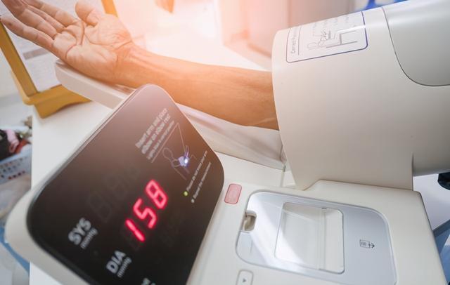 血压高的人,想要控制好血压,谨记吃三果,少三事,补三处