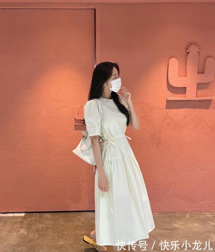 腰线处|腰细大腿粗的女孩别再穿紧身裤了，试试这3种连衣裙，显得时尚可爱