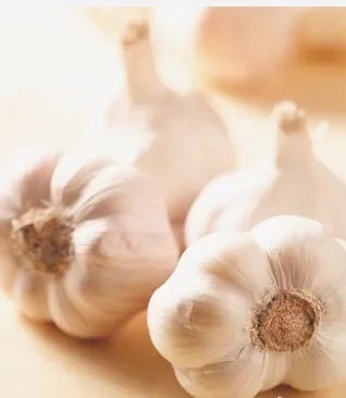 炒菜|炒菜时如何放葱姜蒜更健康