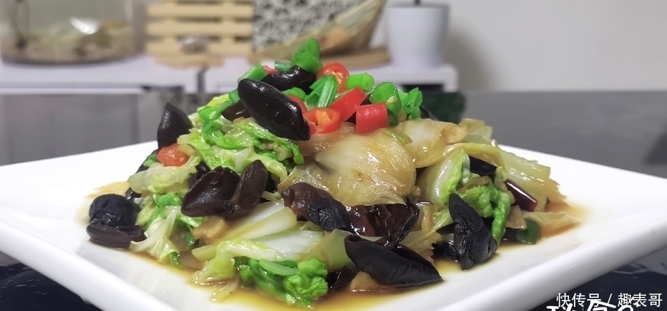 黑木耳|晚餐，最近爱上这道家常菜，酸辣爽口，隔天吃1次，肚子平肤色好