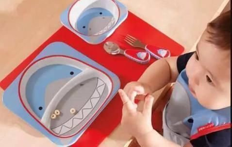 喂食|母亲给喂食,两岁女童胃部被涨破,这个错误很多家长仍在继续犯