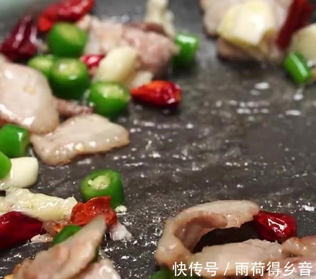 干锅花菜这么做,色泽鲜亮嫩黄,肉汁与花菜相互渗透,香辣又爽口!